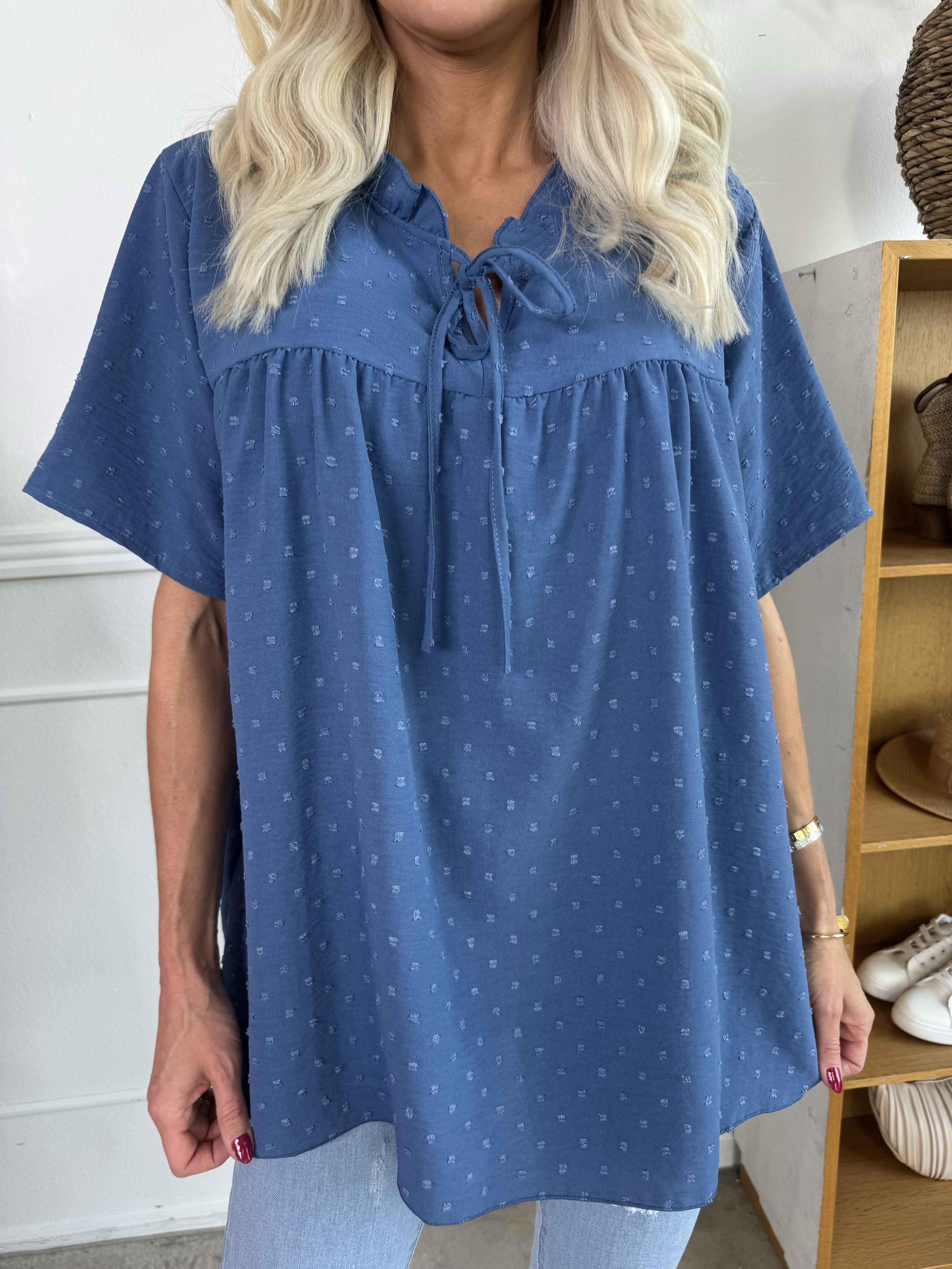 Bloom - Sød tunika med flæsekant og sløjfe